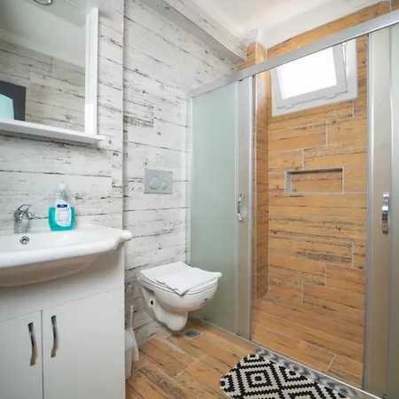 Apartment Azize 6 *